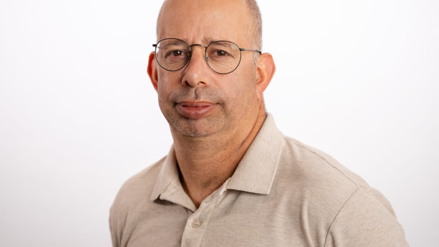 חברת החשמל טוענת שאם לא יתנו לה לבנות תחנות כוח, התעריף יזנק. זה נכון?